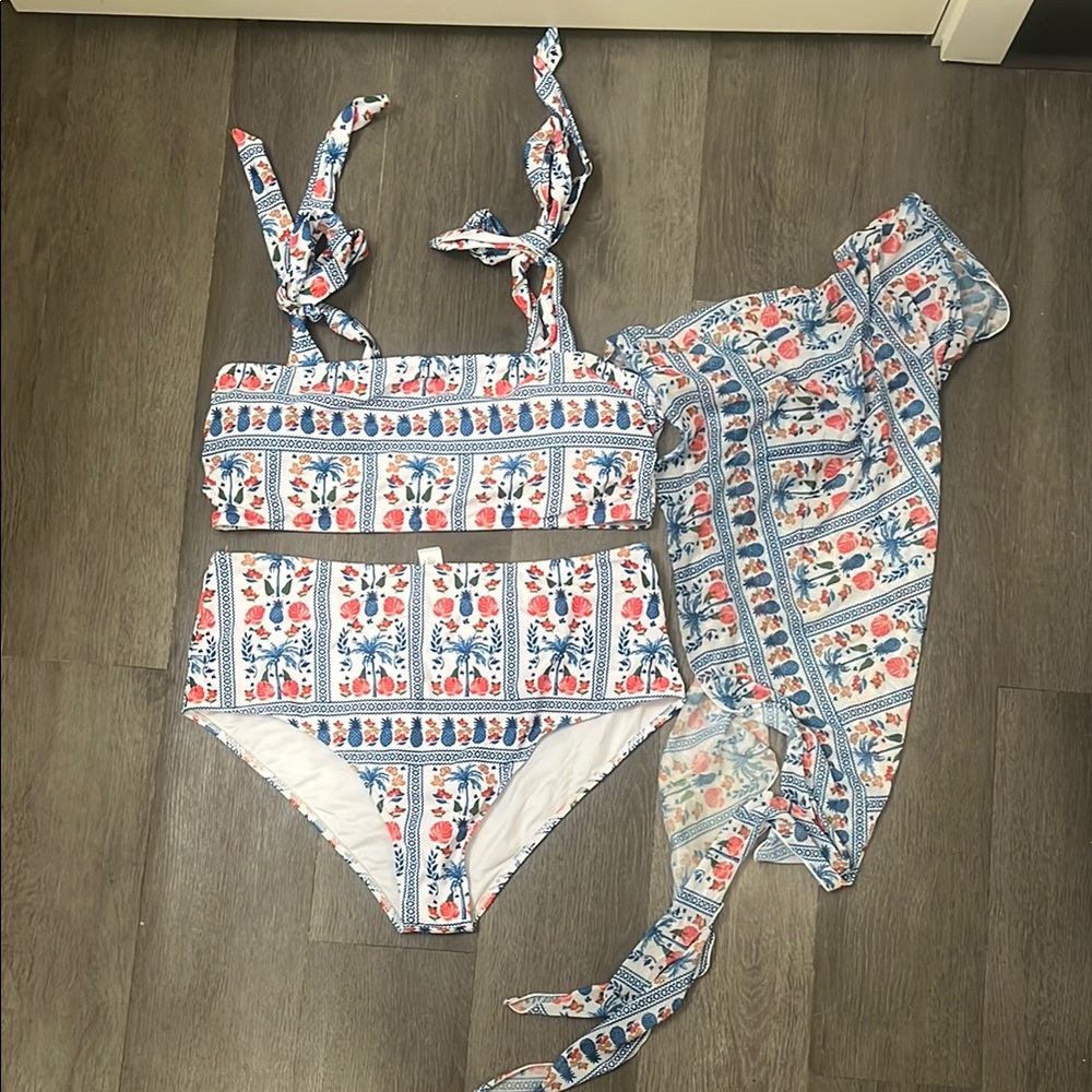 Cider: NWOT Floral Print Bikini Set with Cover-Up